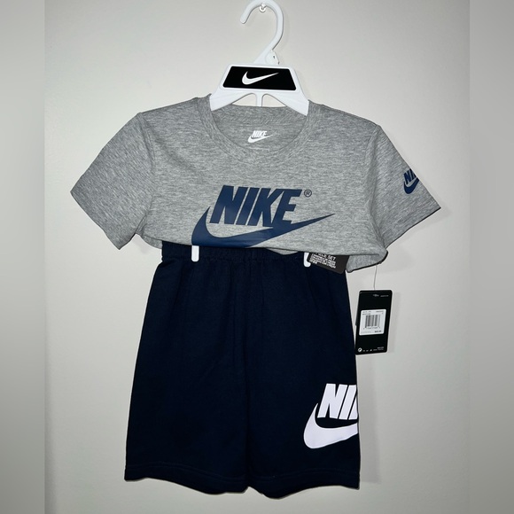 Nike Boys 2 Piece Shirt and Shorts Set Size 7 - Picture 2 of 9